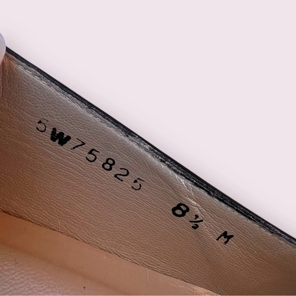 BLACK PATENT LEATHER SQUARE TOE LOW HEEL WITH FLORAL APPLIQUE - Picture 7 of 8